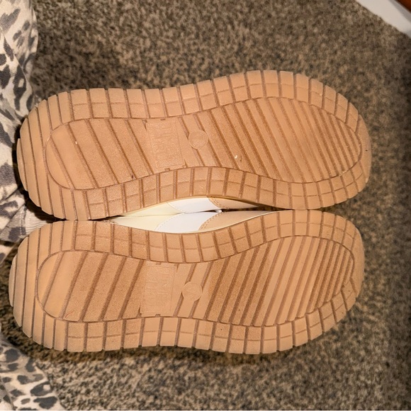 Time and Tru Women's White and Tan Sneakers - Picture 3 of 4